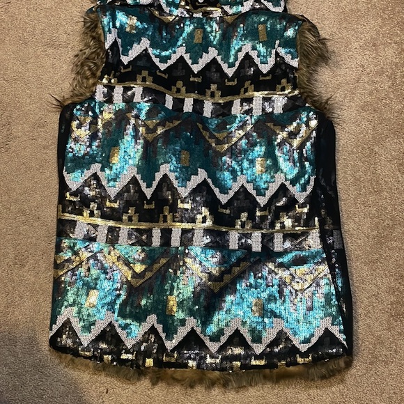 Tribal warrior sequin faux fur vest by Yoshi Zen - Picture 12 of 14